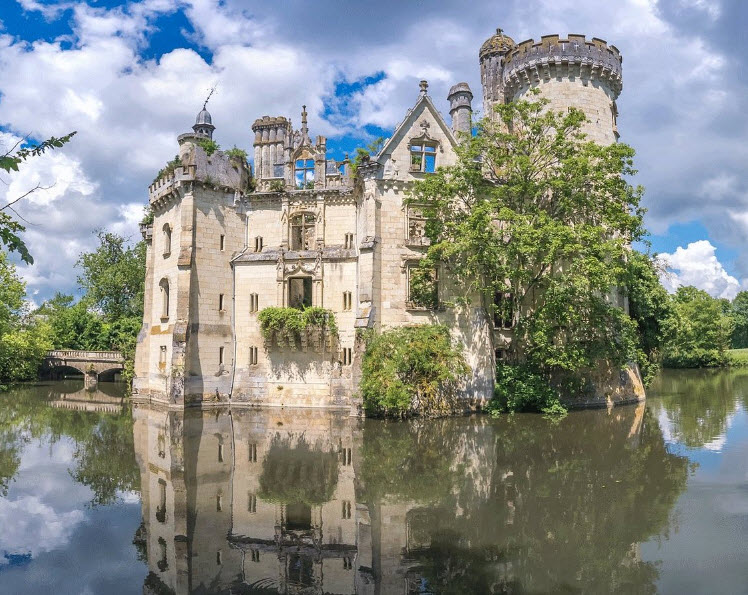La Mothe Chandenier, France